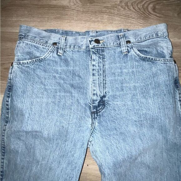 Men's Wrangler Classic 32x32 Straight Leg Jeans - Picture 3 of 10